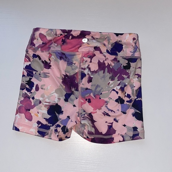 Pink and purple spandex active shorts for girls - Picture 2 of 3